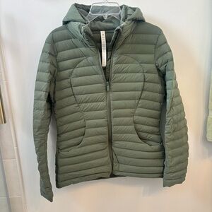 Lululemon Green Puffer Jacket (like new)